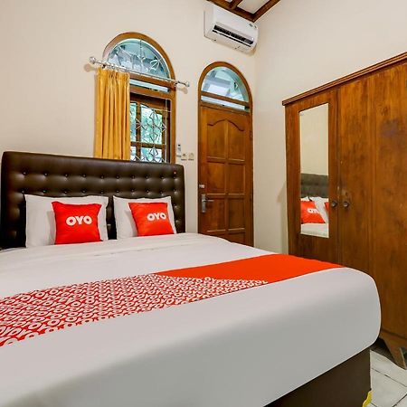 Oyo 90095 Indah Homestay Syariah Kejayan Buitenkant foto