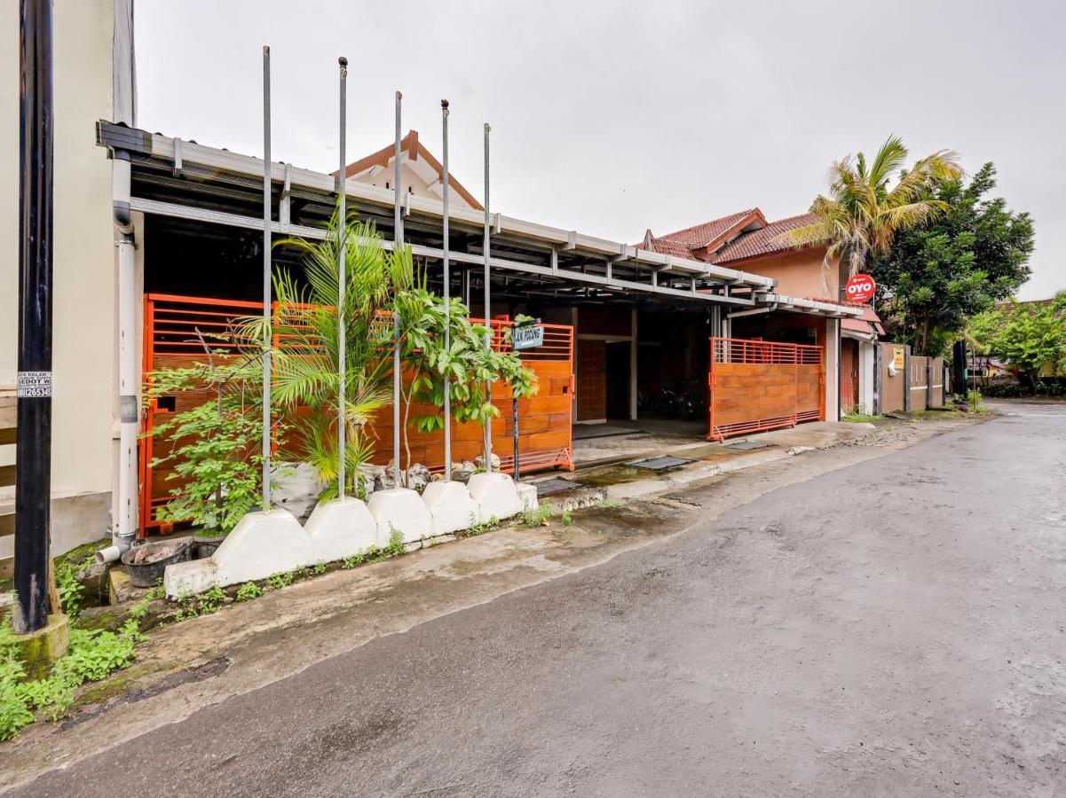 Oyo 90095 Indah Homestay Syariah Kejayan Buitenkant foto