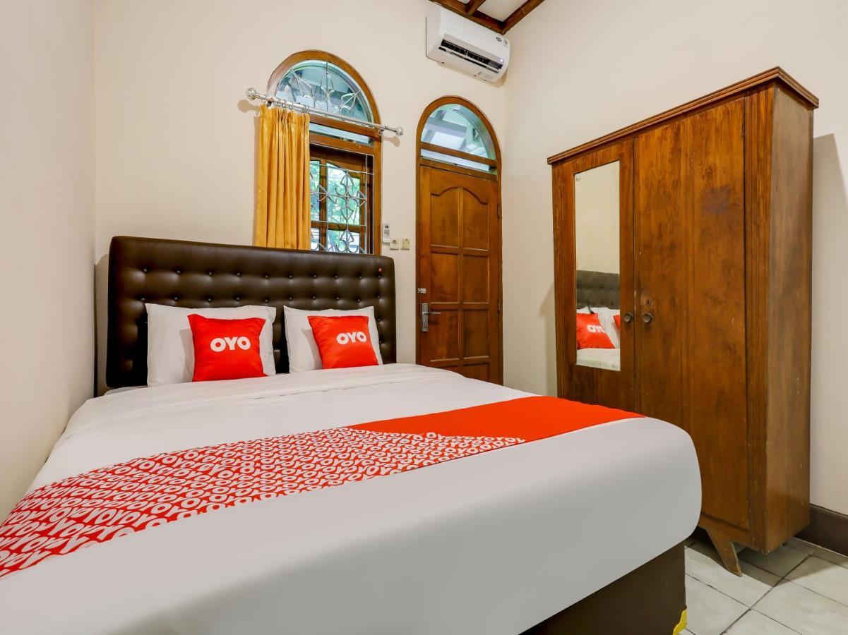 Oyo 90095 Indah Homestay Syariah Kejayan Buitenkant foto