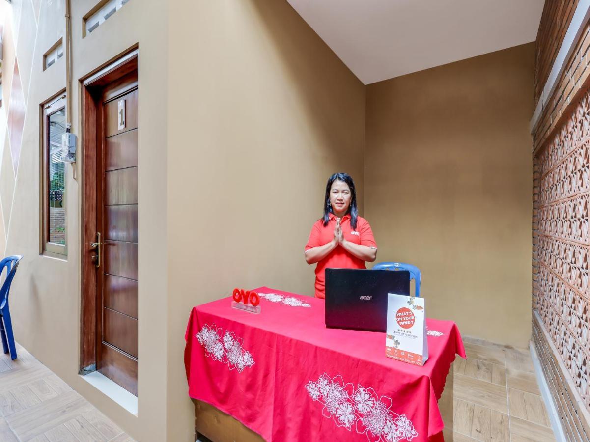 Oyo 90095 Indah Homestay Syariah Kejayan Buitenkant foto