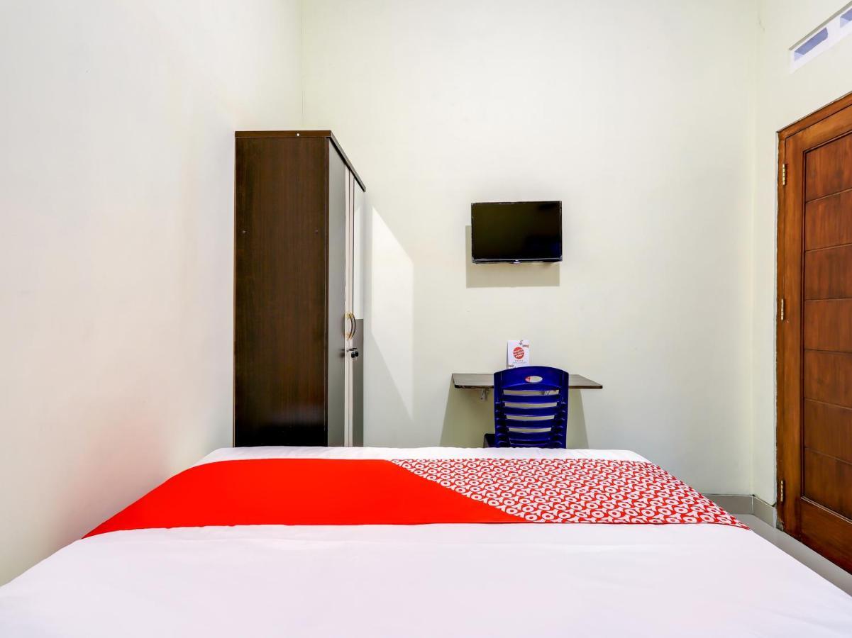 Oyo 90095 Indah Homestay Syariah Kejayan Buitenkant foto