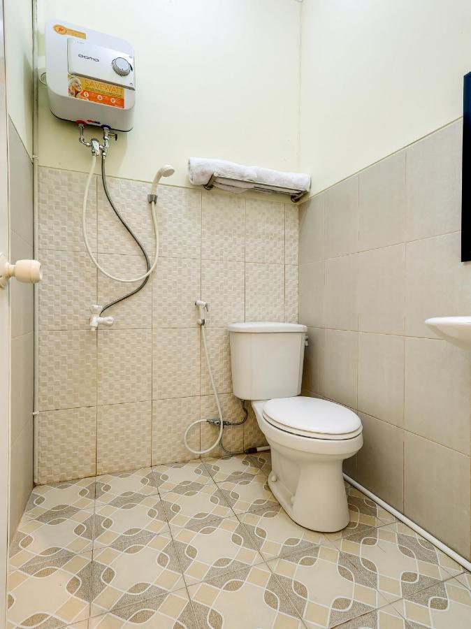 Oyo 90095 Indah Homestay Syariah Kejayan Buitenkant foto