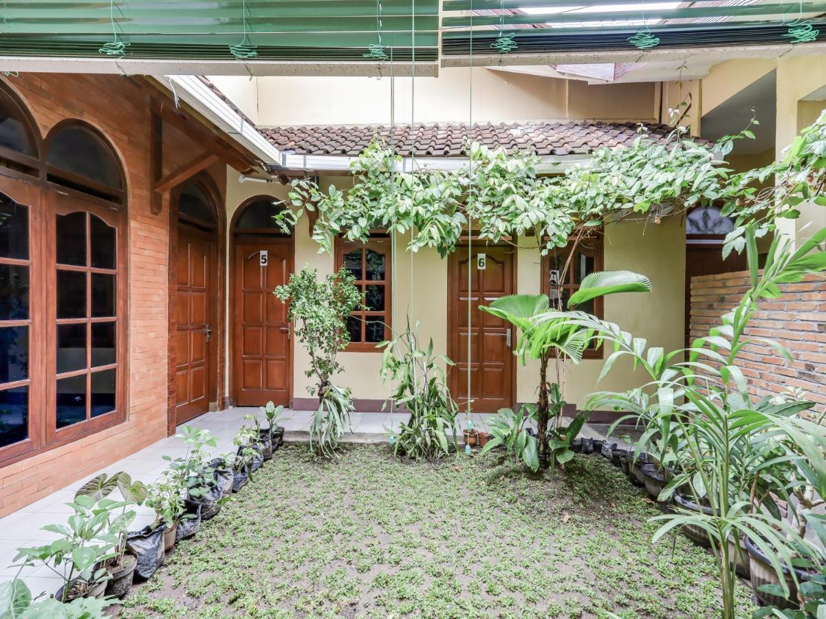 Oyo 90095 Indah Homestay Syariah Kejayan Buitenkant foto