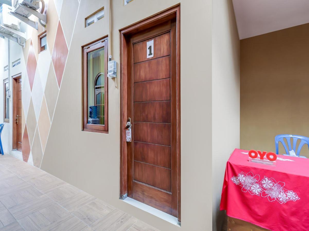 Oyo 90095 Indah Homestay Syariah Kejayan Buitenkant foto