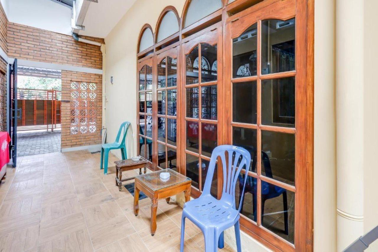 Oyo 90095 Indah Homestay Syariah Kejayan Buitenkant foto