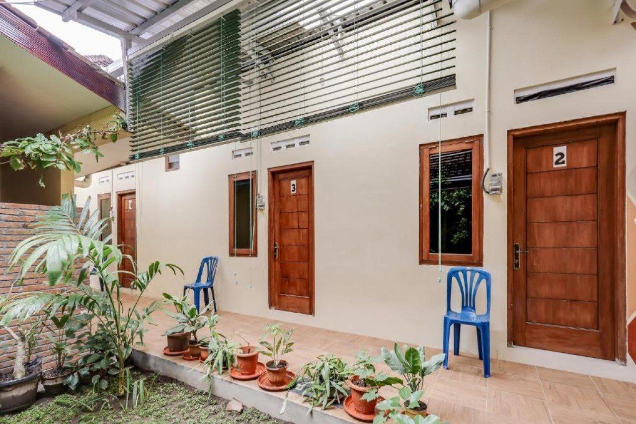 Oyo 90095 Indah Homestay Syariah Kejayan Buitenkant foto