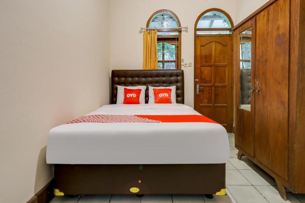 Oyo 90095 Indah Homestay Syariah Kejayan Buitenkant foto